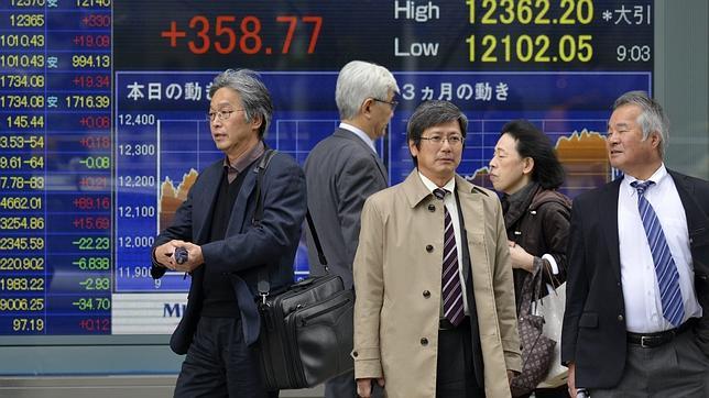 Japón «fabricará» más dinero para salir de la crisis