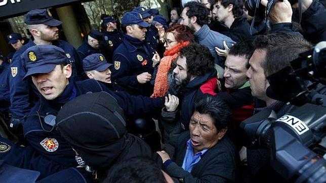 Posponen el «escrache» a Barreda, que no modificará su voto sobre la dación en pago