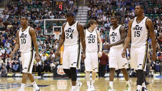 Utah gana a los Warriors y desplaza a los Lakers de la octava plaza del Oeste