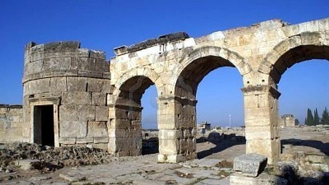 Descubren la auténtica «puerta del infierno» en Turquía