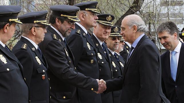 Fernández Díaz zanja que la distancia de seguridad ante los acosos dependerá de cada caso