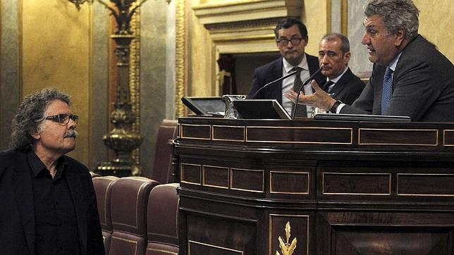 Expulsados tres diputados de ERC por realizar sus intervenciones en catalán