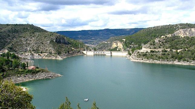 La CHT da un paso más para hacer del embalse de Buendía un «lago estable»