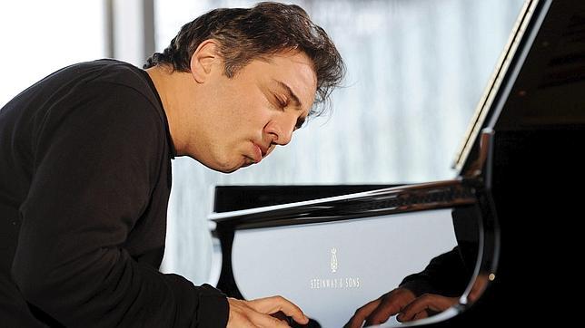 Un pianista turco, condenado a diez meses de cárcel por «insultar» al islam en Twitter