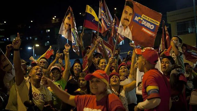 Maduro se adjudica la victoria por un punto en medio de sospechas de fraude