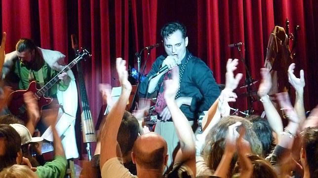 Asier Etxeandía, un cuchillo sobre la piel