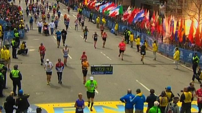 Al menos tres muertos por dos explosiones en el maratón de Boston