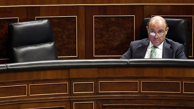 De Guindos cree que el decreto andaluz dificultará la concesión de hipotecas a jóvenes