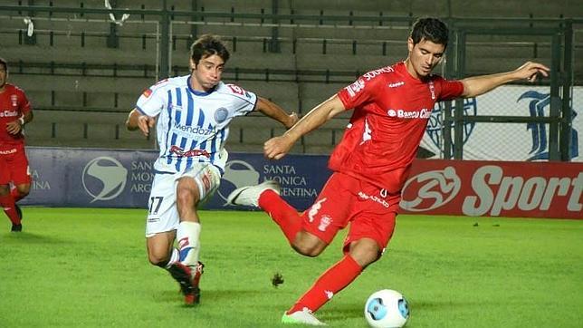 Los ultras del Huracán golpean y roban a los futbolistas del equipo en el vestuario
