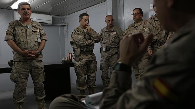 La advertencia a los recién llegados a Afganistán: «Ahí fuera hay tiros todos los días»