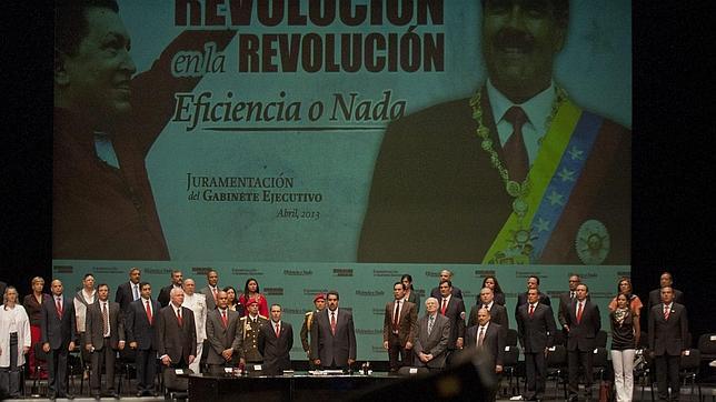 El nuevo gobierno de Maduro jura sus cargos para abrir un «nuevo ciclo»