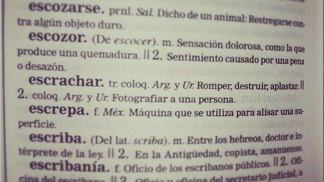 Escrache, de «escupir» a «estafar»