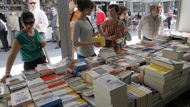 Lecturas abiertas, liberación de volúmenes y homenajes a escritores en el Día del Libro