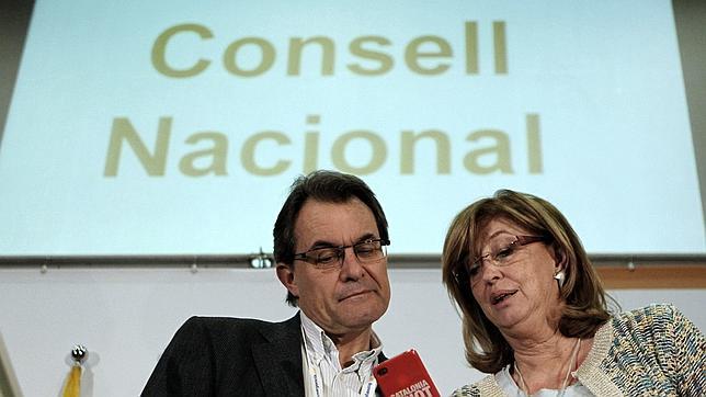 La consejera de Enseñanza acusa al PP de montar espectáculos sobre la lengua