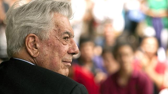 Alfaguara anuncia que publicará la nueva novela de Mario Vargas Llosa