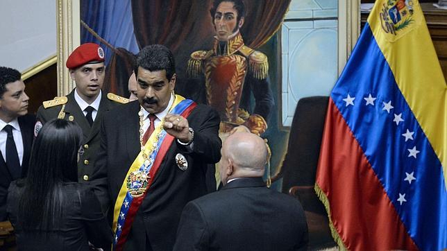 Maduro asume el poder en Venezuela jurando lealtad a la «memoria eterna» de Chávez