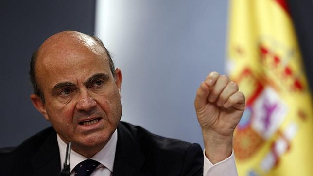 De Guindos destaca que la mejora de la prima de riesgo se irá extendiendo al sector privado