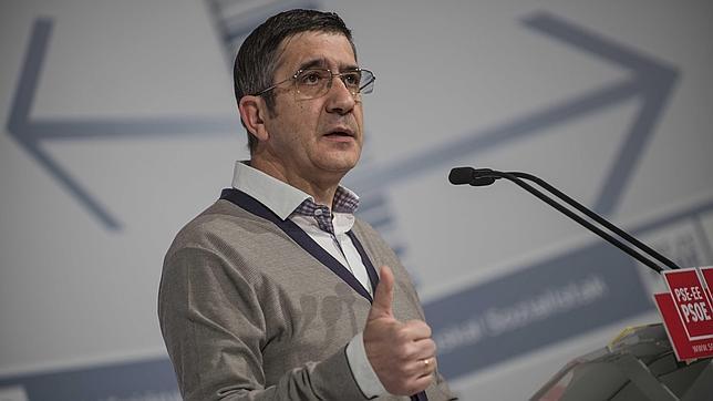 Patxi López: «Ya llegarán las primarias y entonces hablaremos»