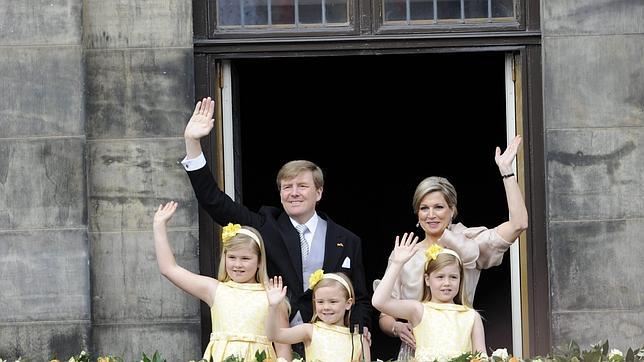 Las princesas de Holanda, visten moda gallega de la mano de Pili Carrera