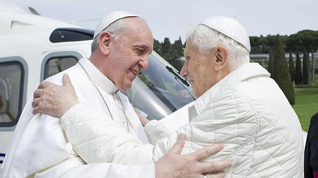 El Papa Francisco recibirá a Benedicto XVI en el Vaticano este jueves por la tarde