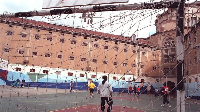 Un preso de la Modelo se fuga al intercambiarse con un familiar de visita