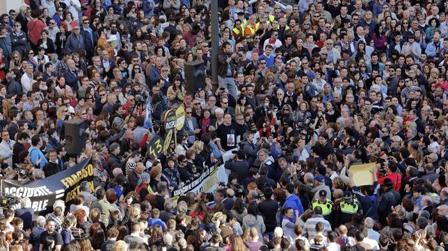 En apoyo a las víctimas del metro