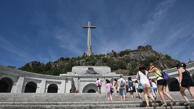 Firmas contra la subida de la entrada al Valle de los Caídos
