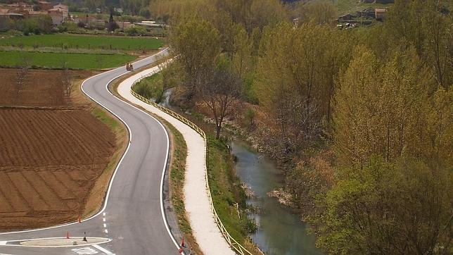 Los autobuses ya pueden ir de la Laguna de Gallocanta al Monasterio de Piedra por el camino más corto