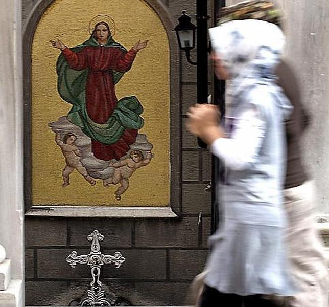 Oleada de asaltos contra iglesias en Estambul