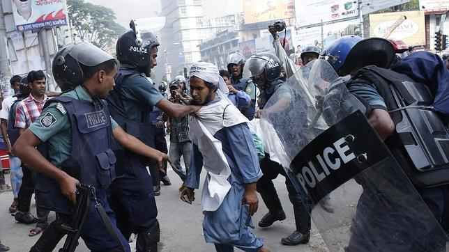Al menos 22 muertos en una manifestación por «la muerte de los ateos»
