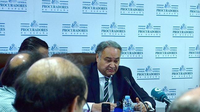 Si quiere una justicia más ágil...         pague a su procurador