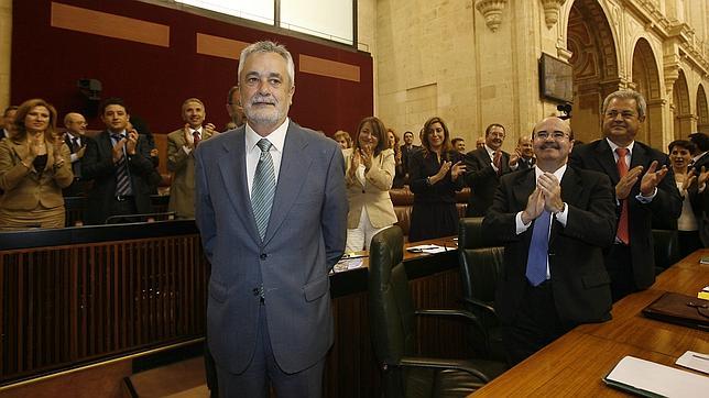 Griñán anima a Mario Jiménez, su número dos, a concurrir a las primarias del PSOE