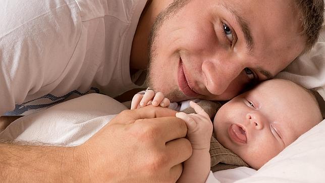 Consejos para no ser un padre ñoño. ¿Comprarías un pelele con olor a placenta?