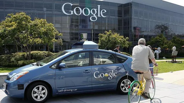 Tesla quiere crear con Google el primer coche comercial sin conductor