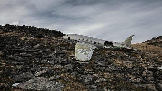 El hombre que fotografía «cadáveres» de aviones