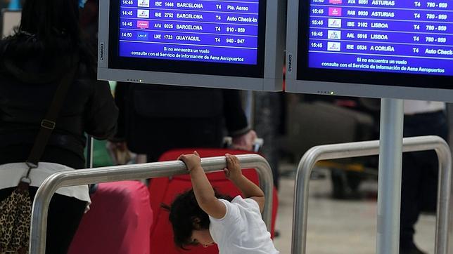 Los aeropuertos españoles pierden un 8% de tráfico aéreo lastrados por Barajas