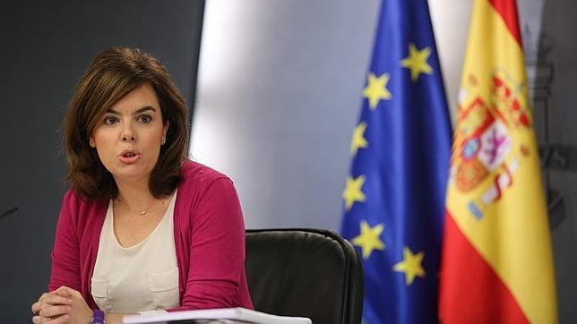 Sáenz de Santamaría no descarta que se pueda fumar en Eurovegas