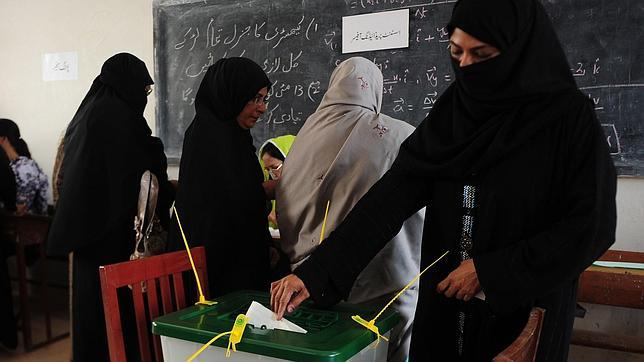 Al menos 25 muertos en varios atentados en la jornada electoral en Pakistán