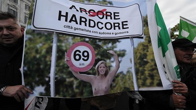 La Fiscalía pide seis años de cárcel e inhabilitación perpetua a Berlusconi en el caso Ruby