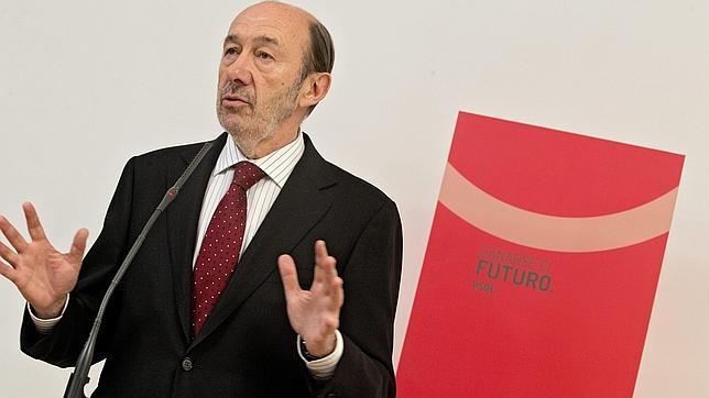 Rubalcaba vuelve a ofrecer a Rajoy un pacto de nueve puntos