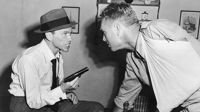 Sinatra caracterizado como uno de los gangsters de «Suddenly» (Lewis Allen. 1954)