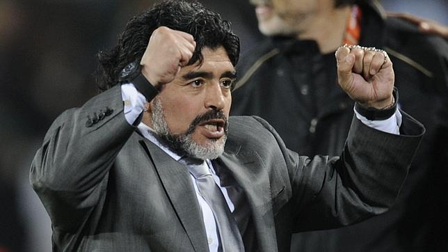 Maradona estalla a pedradas contra la prensa argentina
