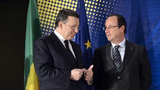 Hollande y Barroso plantean adelantar el nuevo fondo para combatir el paro juvenil