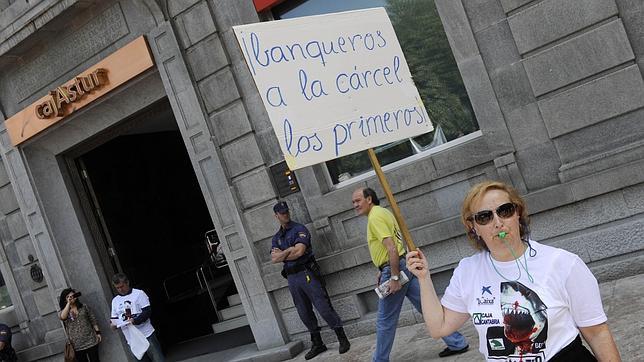 Liberbank se dispara el 47% minutos después de su debut en la Bolsa española