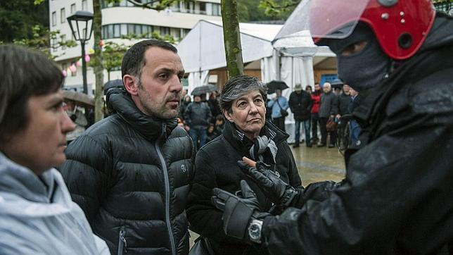 La AVT pide la ilegalización de Bildu por obstruir la detención de una colaboradora de ETA