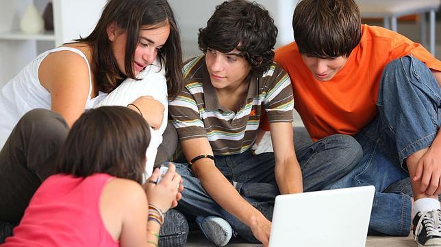 El 30% de los amigos de los adolescentes en las redes sociales son desconocidos
