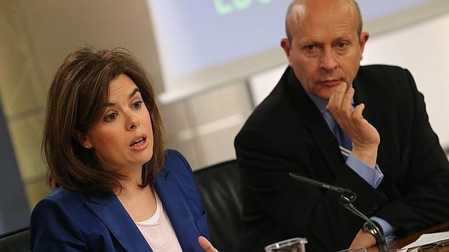 El Gobierno adelantará dinero para clases en castellano y se lo descontará luego a Cataluña