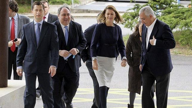 Cospedal, a los barones del PP: «No es negociable el apoyo al Gobierno»