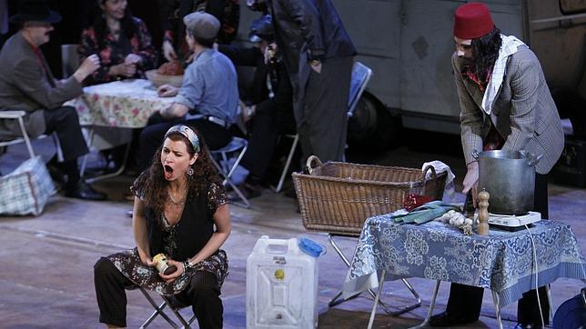 «Il Turco in Italia» llega al Liceo en un montaje frío pero muy inteligente