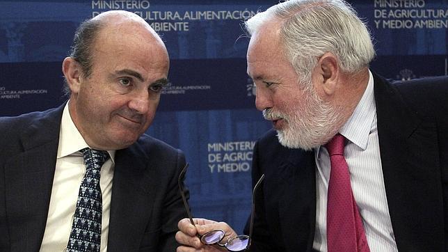 De Guindos espera que la recuperación «sea clara» en 2014 para rebajar el IRPF en 2015
